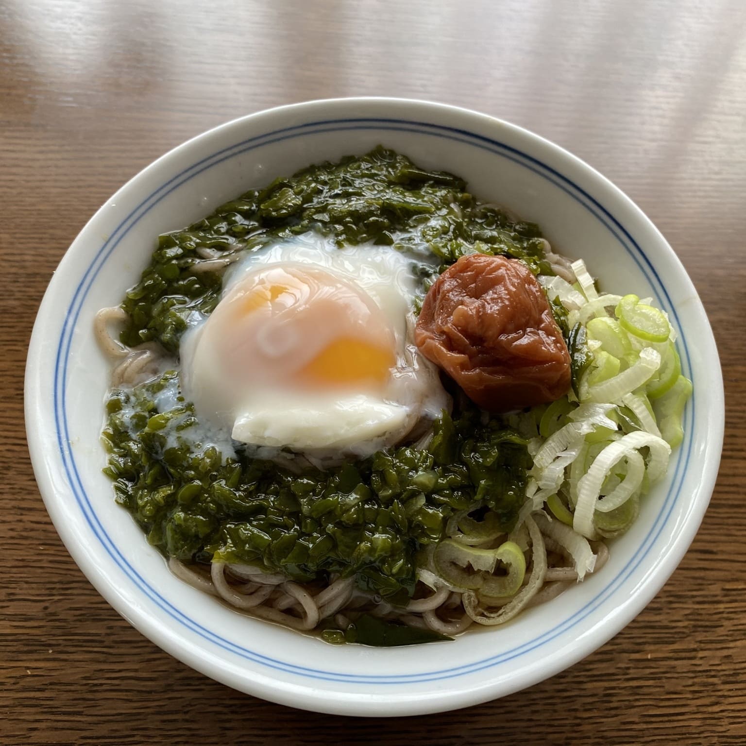 めかぶと温玉の冷やし蕎麦