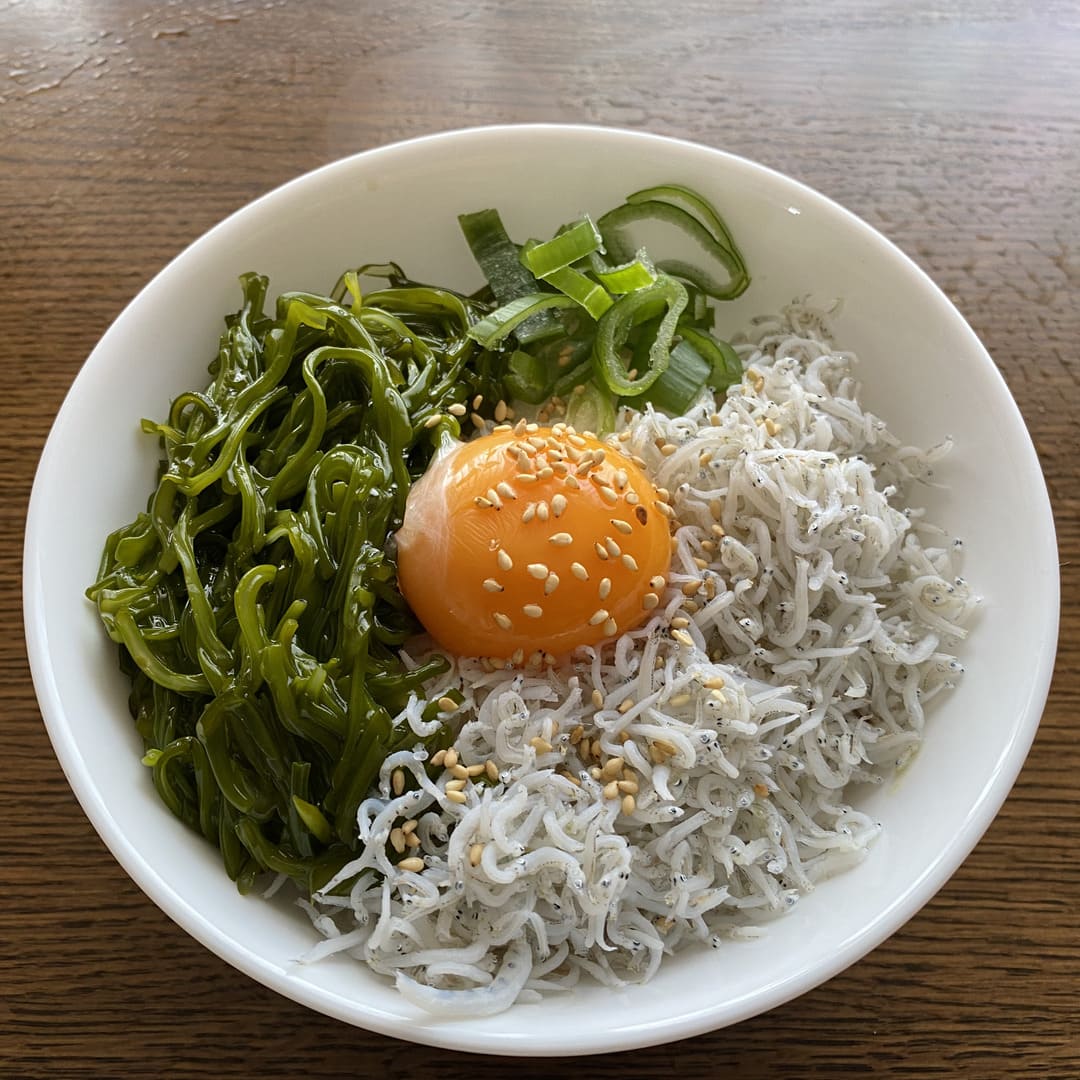 めかぶ しらす丼